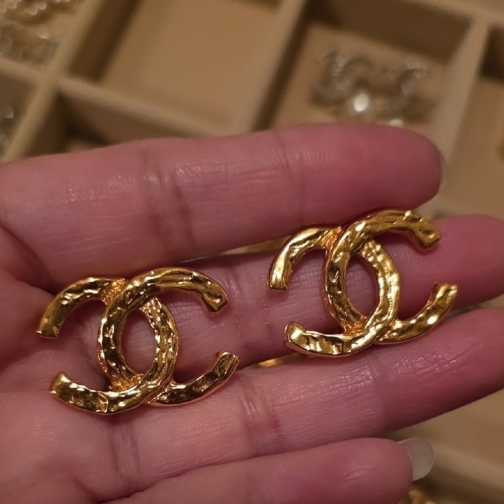 CHANEL Vinatge 24k Plated Textured CC Clip On Earrings